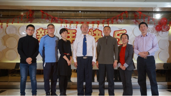 百人齊聚迎新年